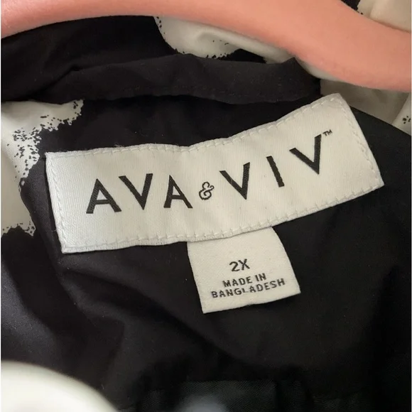 Ava & Viv Black and White Floral Puffer Jacket - Picture 4 of 4